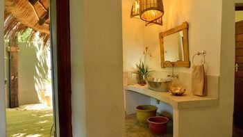 Bakwena Lodge Касане Екстериор снимка