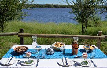 Bakwena Lodge Касане Екстериор снимка